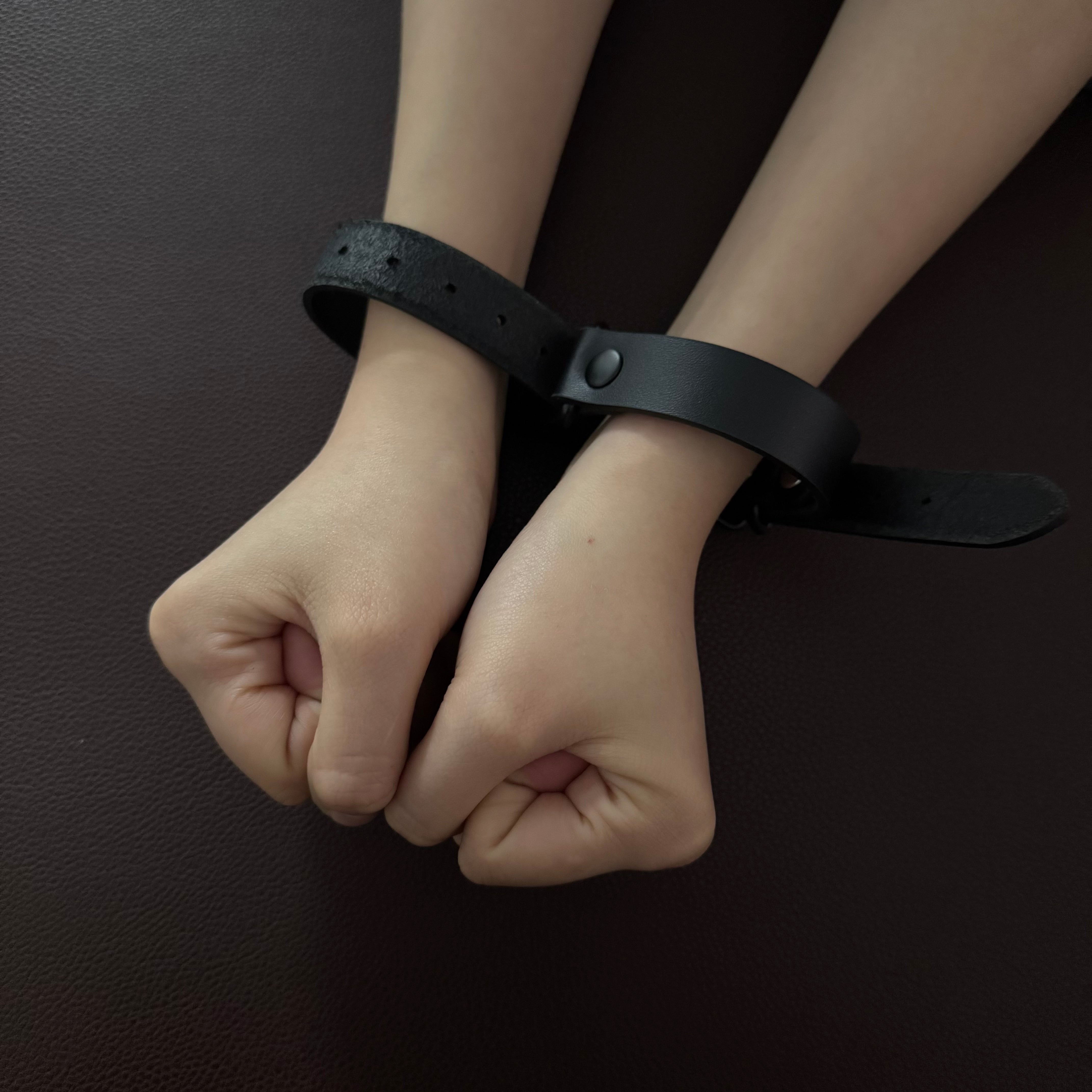 Luxe Chain( 3 in 1 Convertible Leather Bracelet, Handcuffs & Choker Necklace)