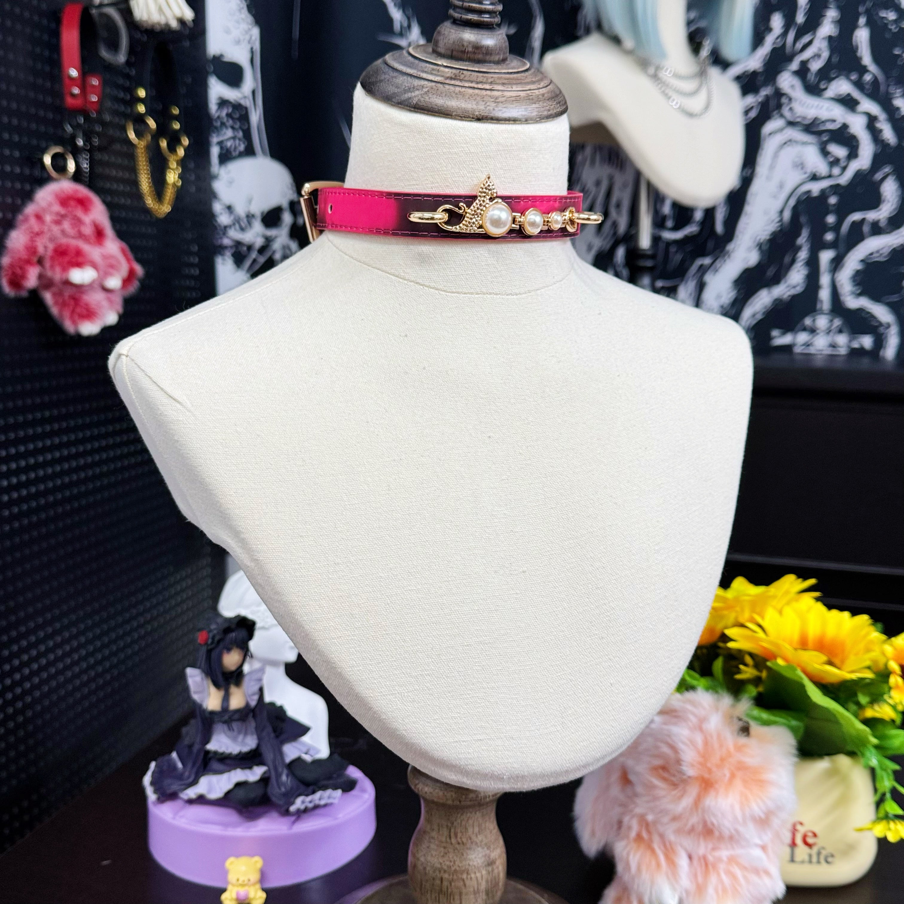 Handmade Heat Reactive Rouge Leather Choker, Color-Changing Collar with Leopard Accent & Pearl Details