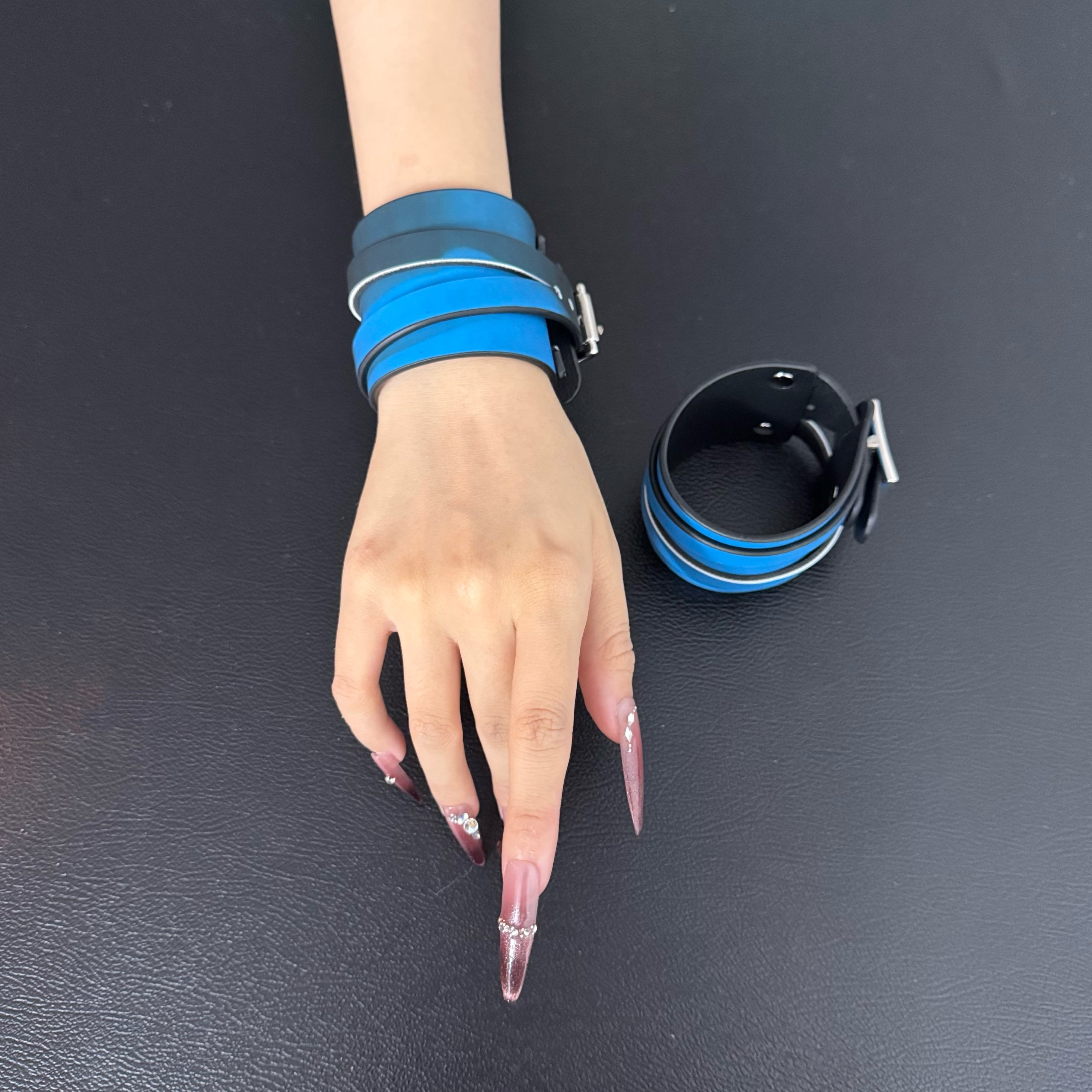 Unisex Color-Changing Leather Dual-Wear Bracelet-Charcoal to Blue (Heat Reactive)