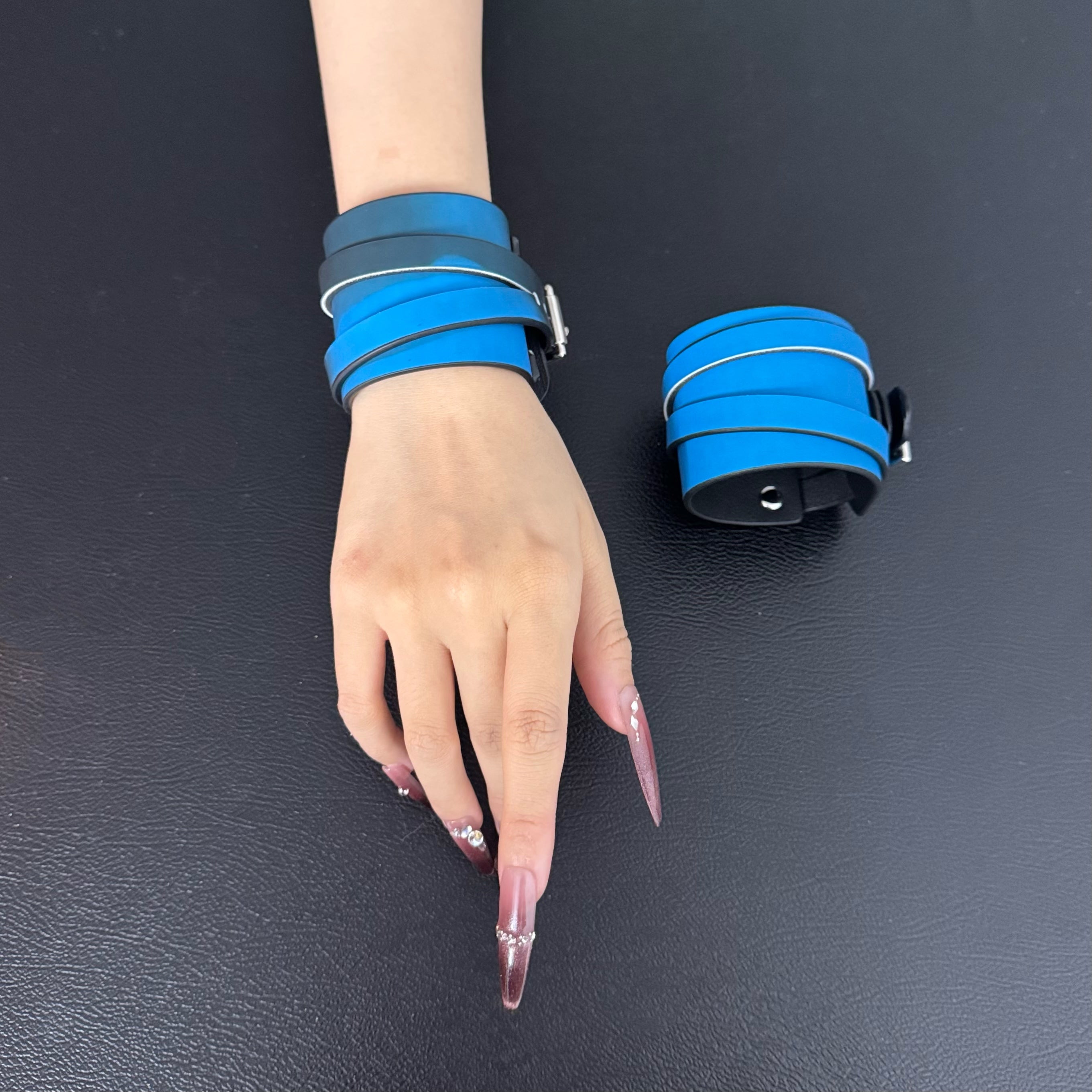 Unisex Color-Changing Leather Dual-Wear Bracelet-Charcoal to Blue (Heat Reactive)