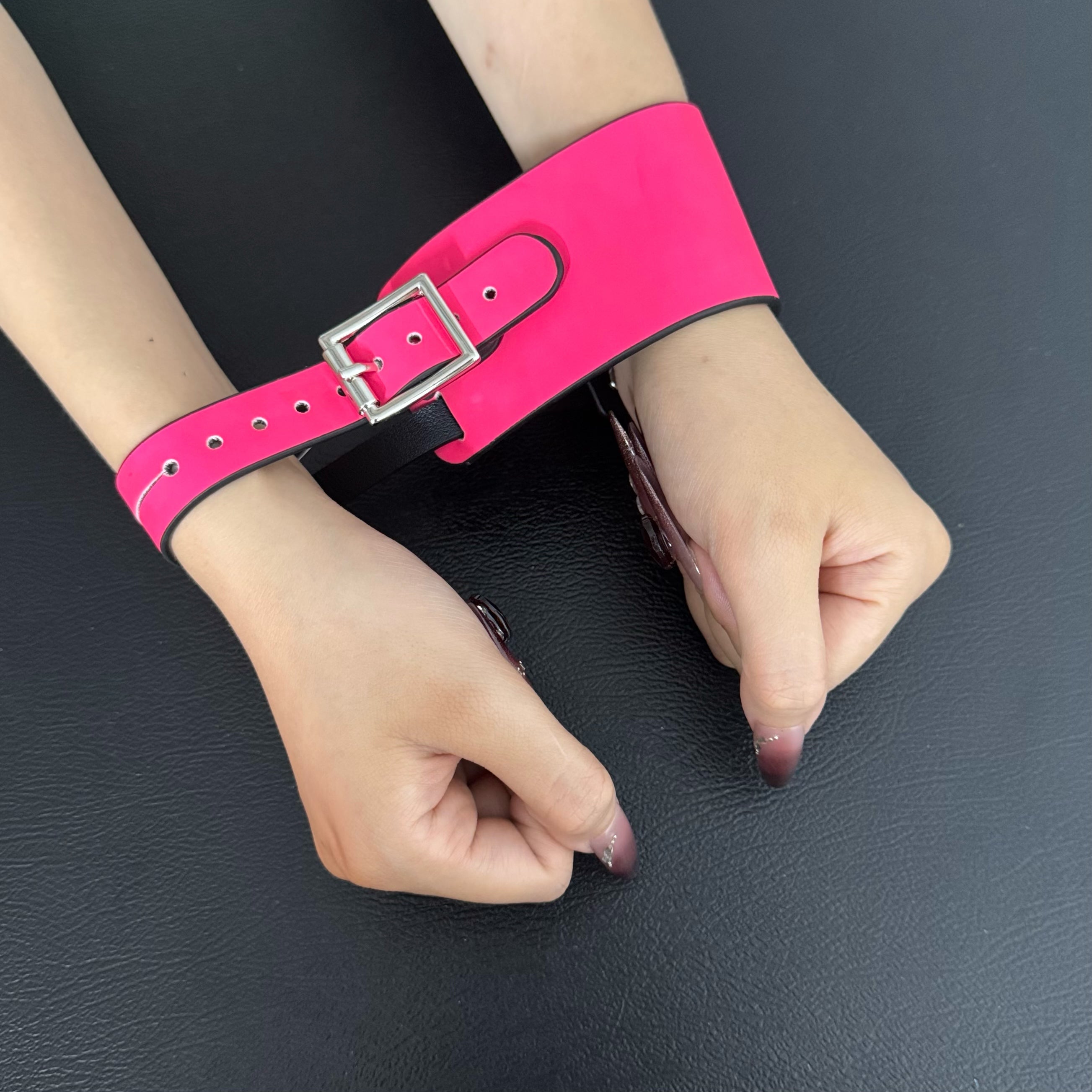 Unisex Color-Changing Leather Dual-Wear Bracelet-Wine Red to Pink (Heat Reactive)