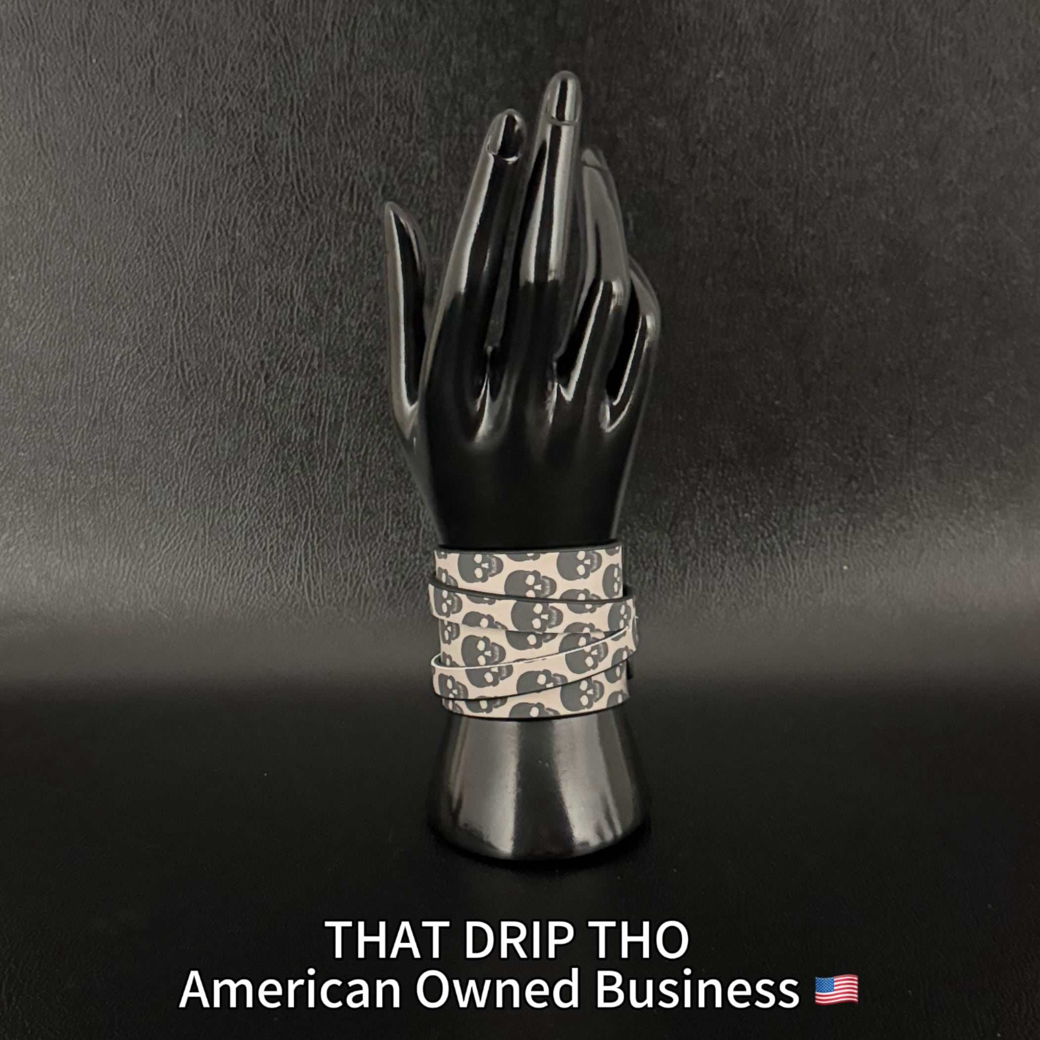 Unisex Color-Changing Leather Dual-Wear Bracelet-Black to Skull (Heat Reactive)